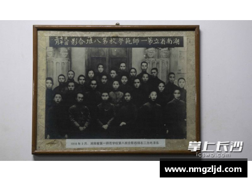 1921年一月什么在新民学会新年大会上讨论改造中国与世界的方法问题时指出？(1938年10月在延安召开了什么经济会？)